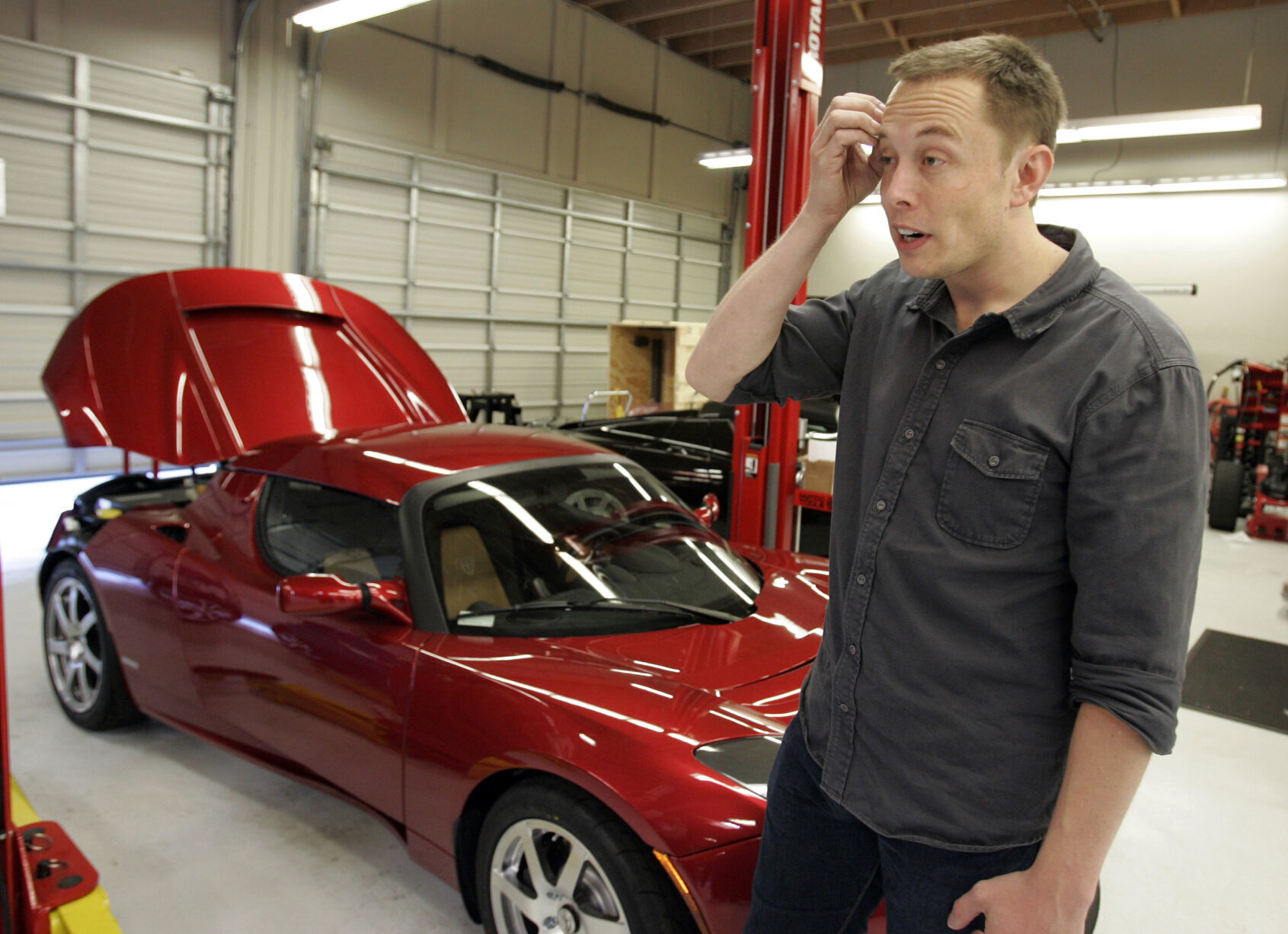 2008: Tesla, Elon Musk